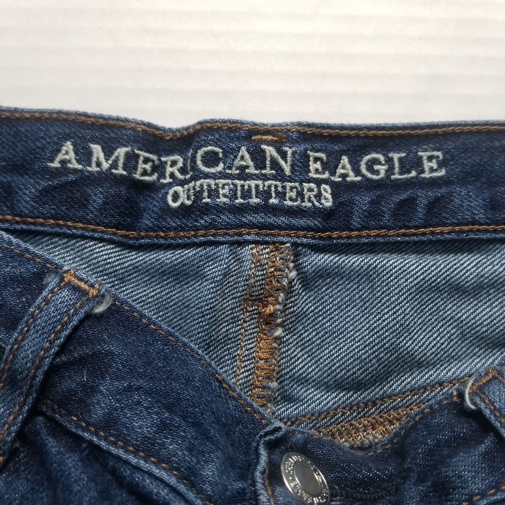 AMERICAN EAGLE WOMEN'S CUTOFF JEAN SHORTS SIZE 6 - Picture 3 of 12